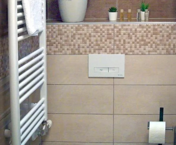 Victoria Apartment *